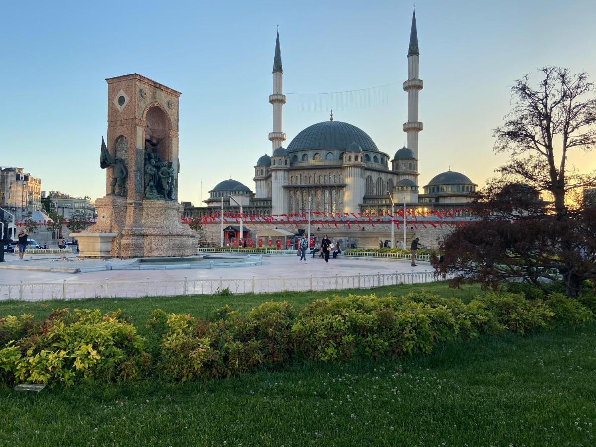 RoyalStar Taksim Family Suites Istanbul Bagian luar foto